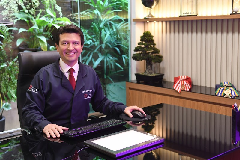 Dr. Henrique Taniguchi | Extração de Sisos | Implante Dentário - foto 2