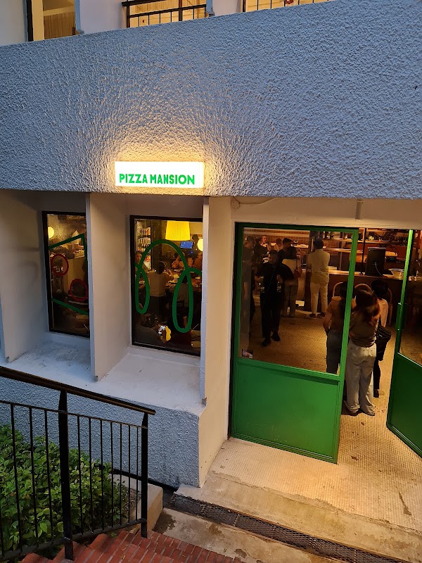 Pizza Mansion - Photo 1