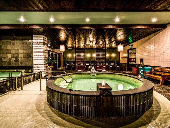 Japanese-style communal bathhouse experience