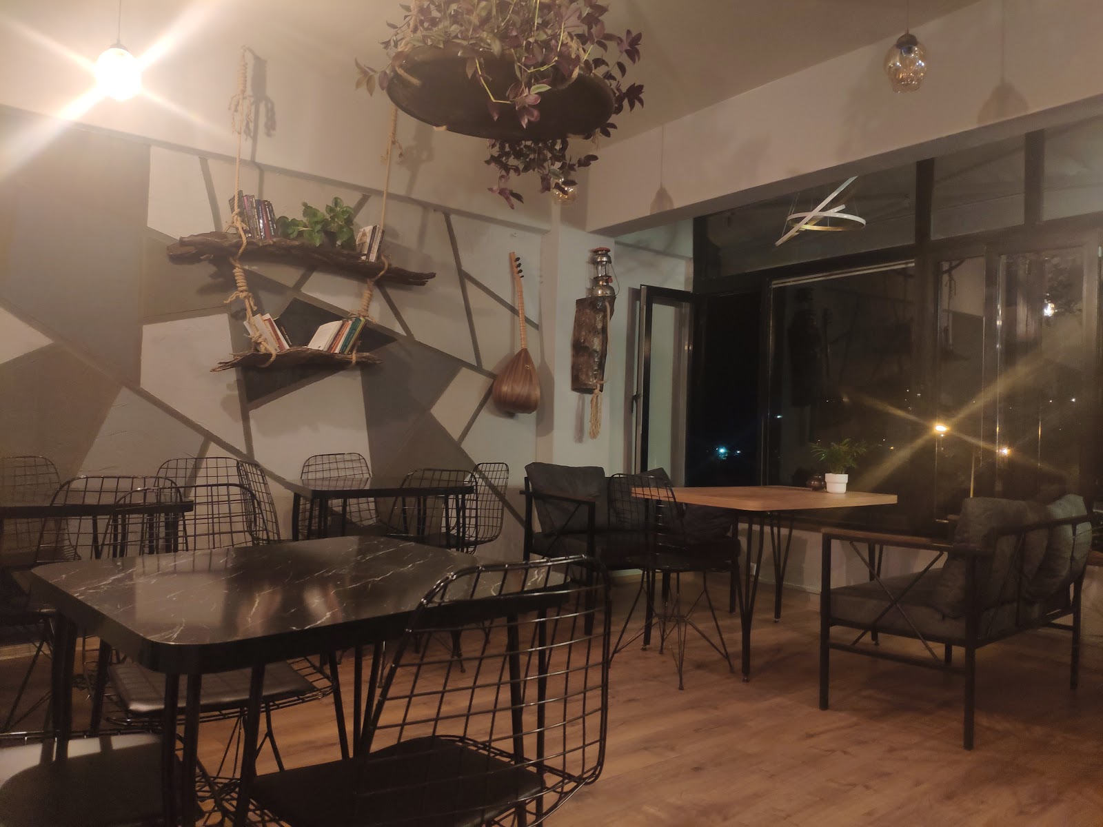 Aadelicafe mekanı