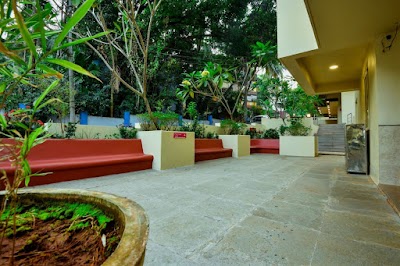 Dr. Ameet Naik’s PLATICARE Hospital - Image 3