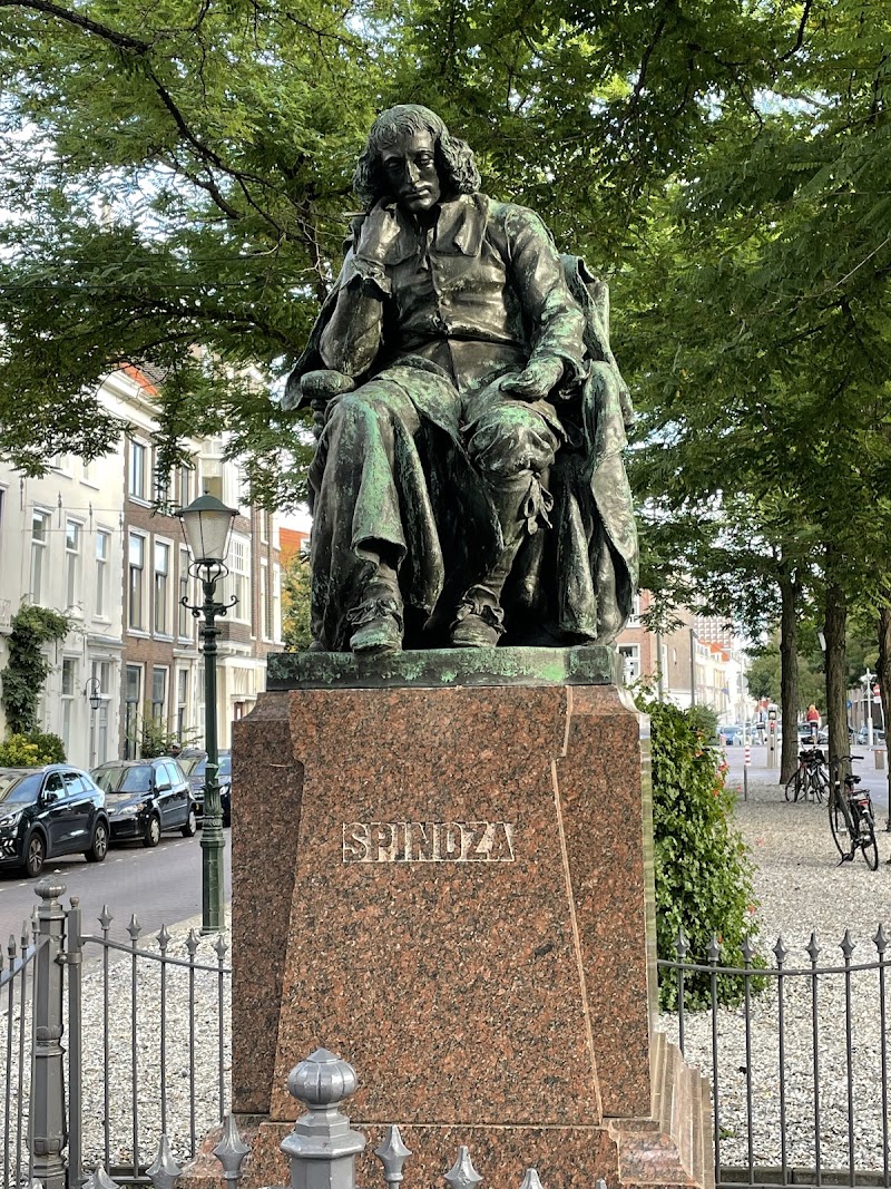 Standbeeld Spinoza