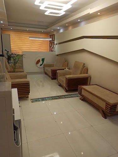 کلینیک رویش سبز logo