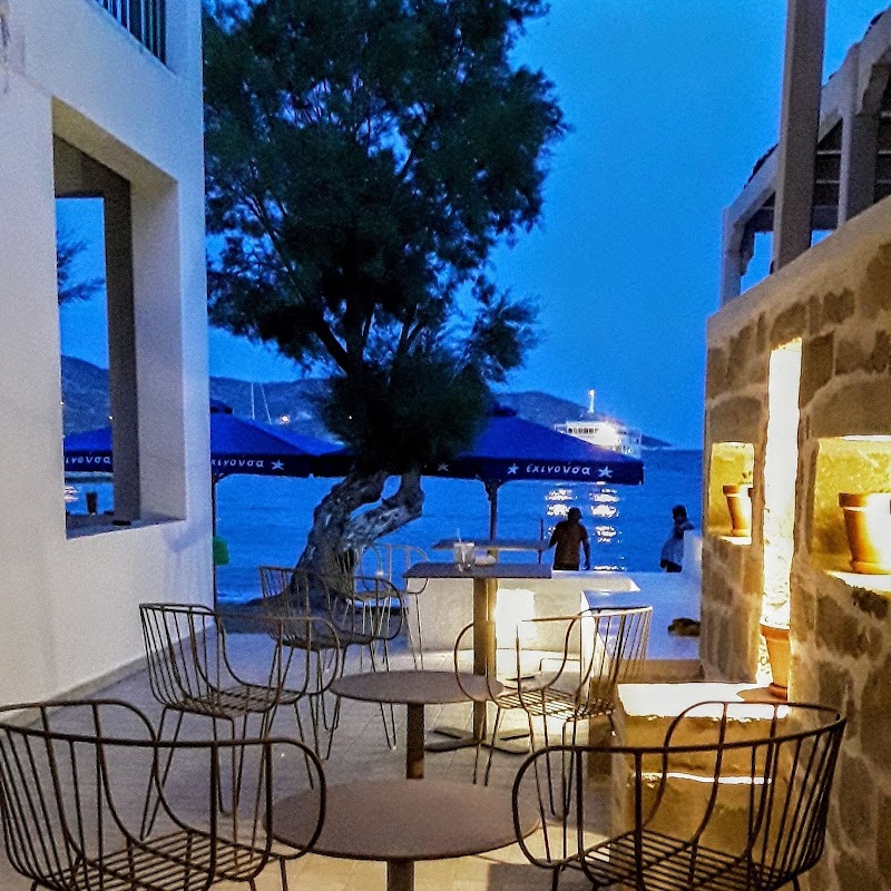 Εχινούσα - Καφενέον