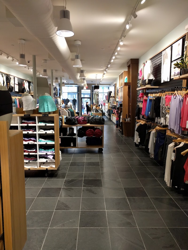 lululemon photo 3