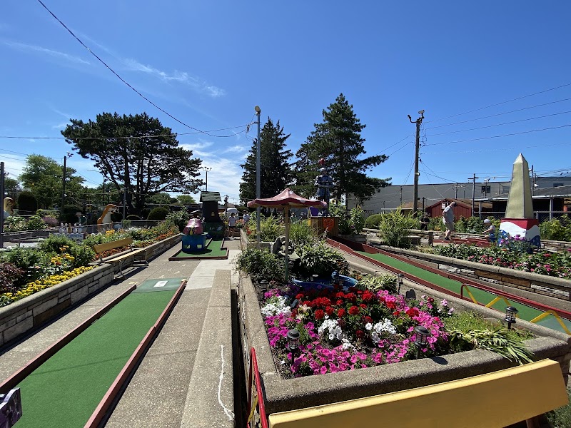 Novelty Golf & Games — Miniature Golf Course in Lincolnwood