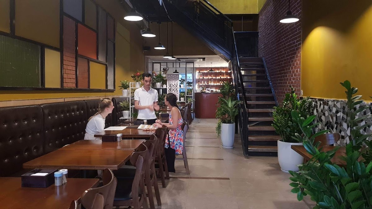 Hoang's Restaurant - Vietnamese Restaurant & Vegan Food in hanoi