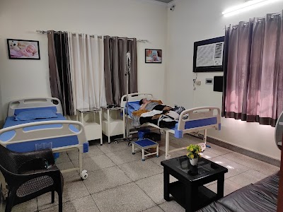 Dr. Anshu kakkar - Image 3