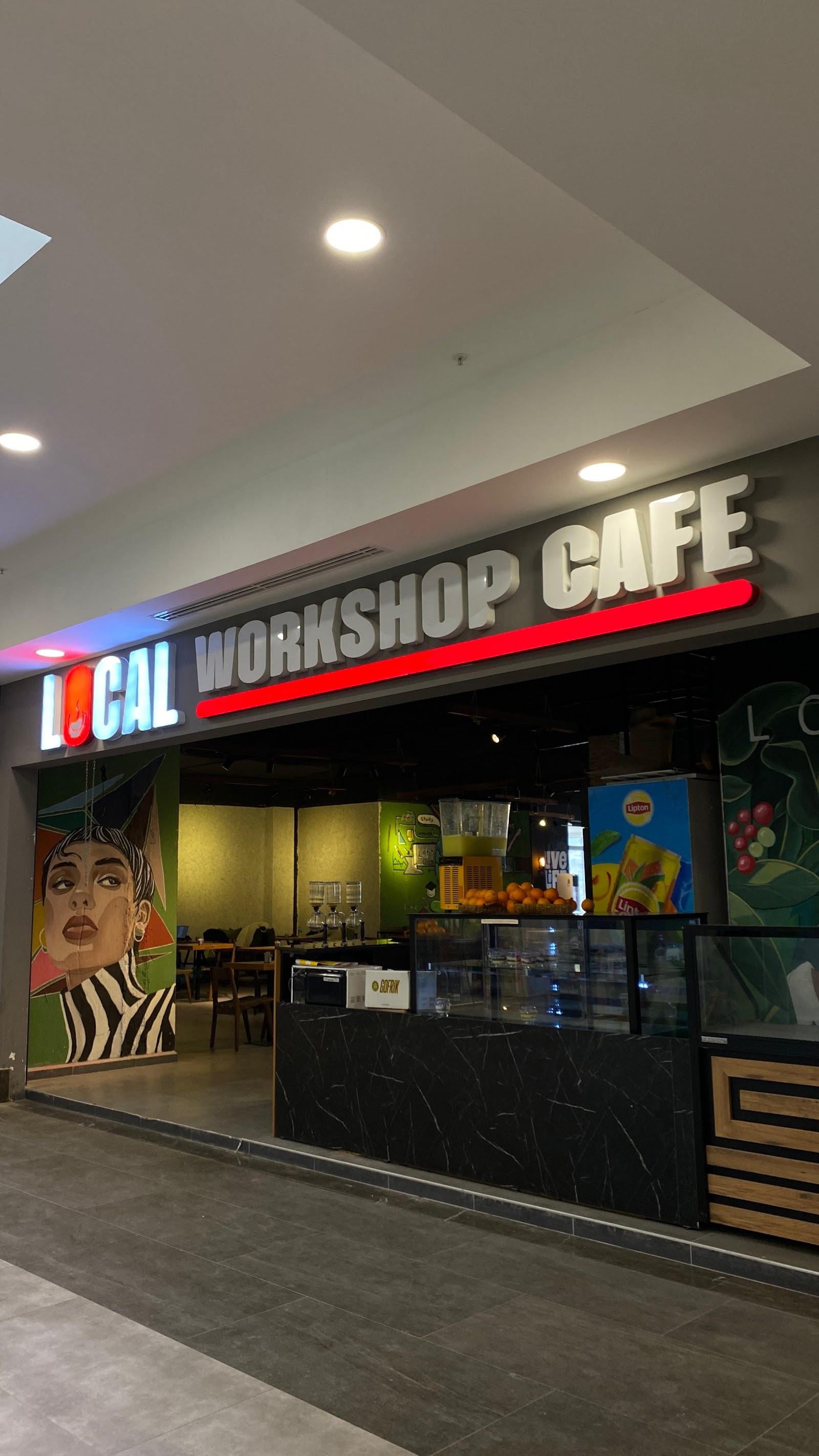 Local Workshop Cafe mekanı