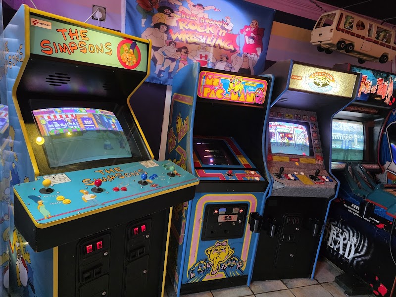 Pinky & Clyde's Arcade Bar photo 4