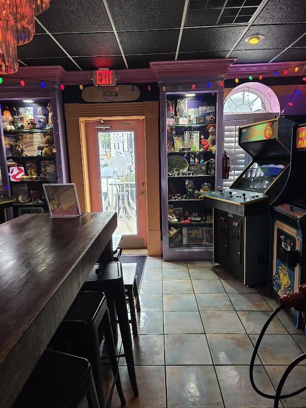 Pinky & Clyde's Arcade Bar