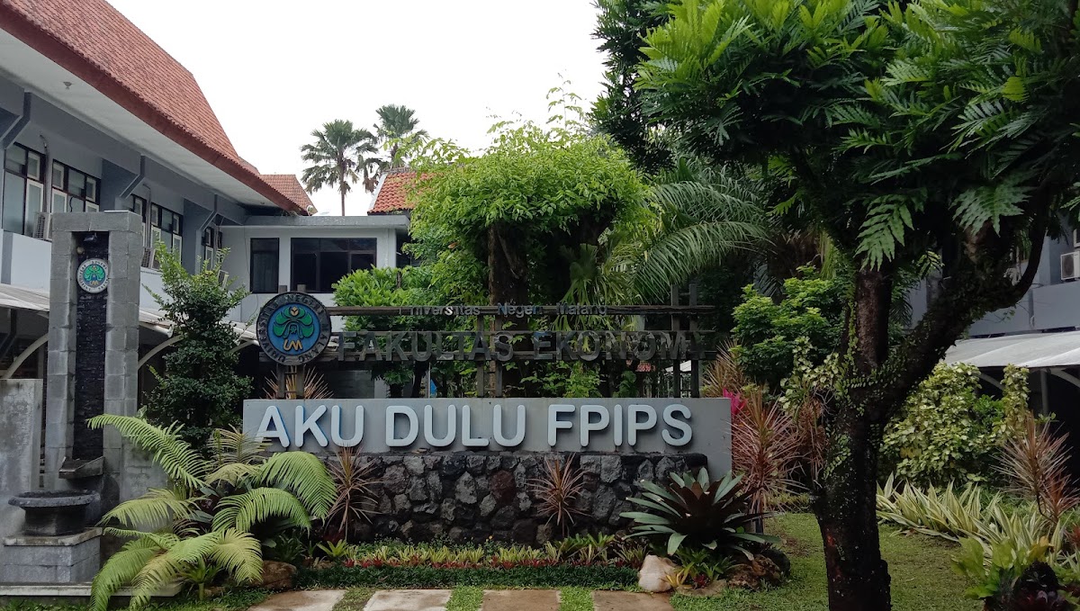 Fakultas Sastra UM