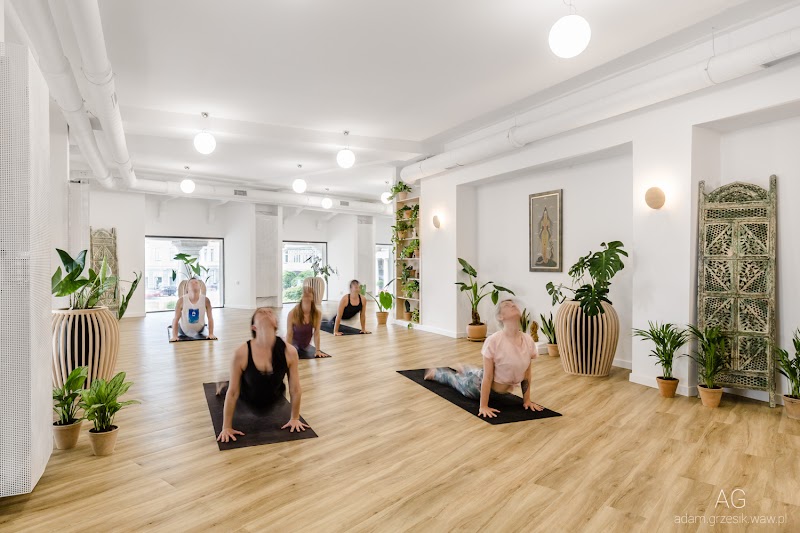Yoga Republic plac Zbawiciela | Szkoła Jogi Warszawa