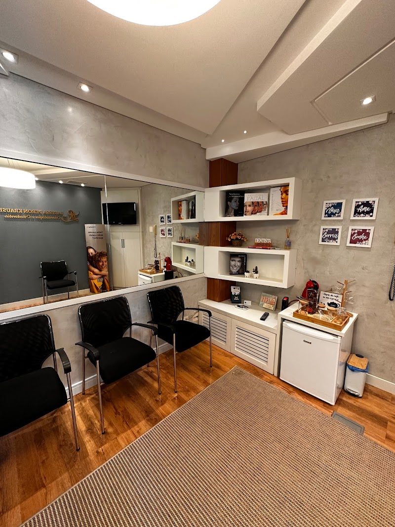 Dentista na Trindade - Dra. Larissa Peron Krause - Florianópolis - foto 4