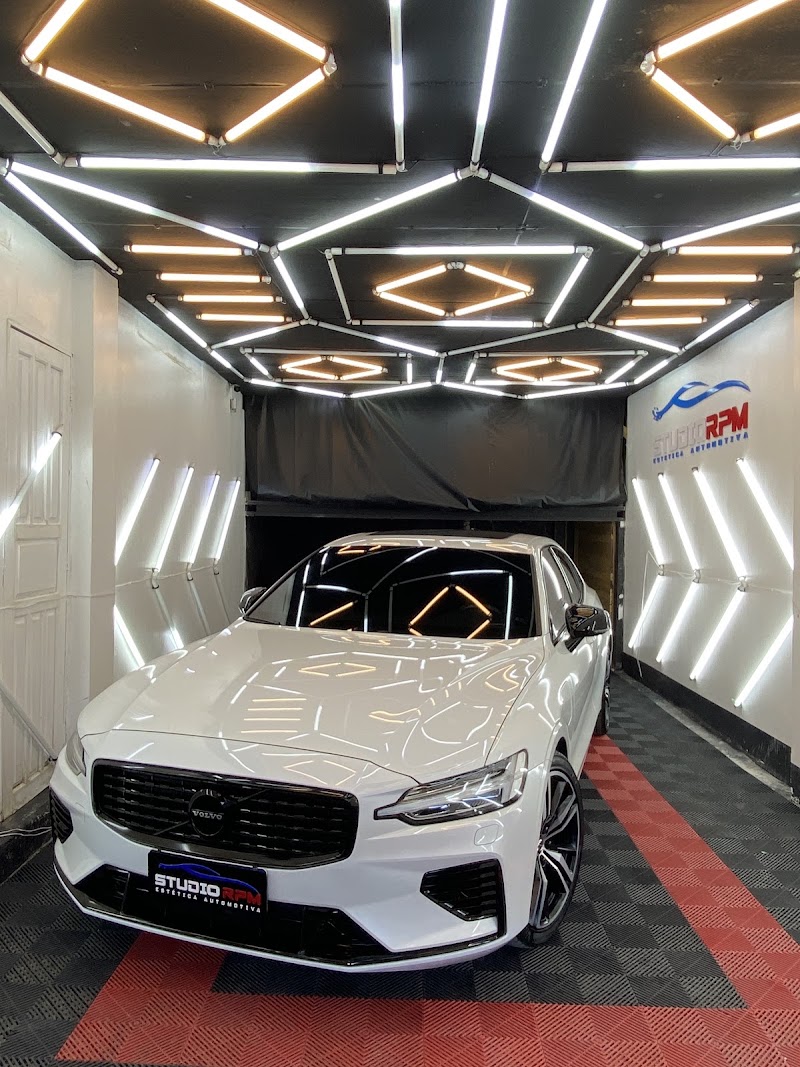 Foto de Estética Automotiva em Curitiba- estúdio automotivo RPM