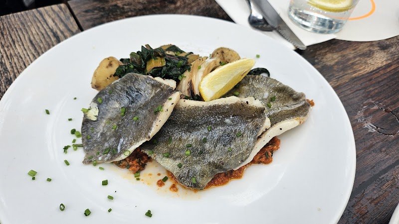 Gees Restaurant & Bar