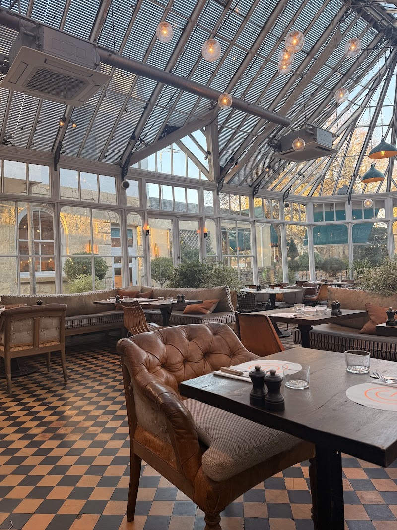 Gees Restaurant & Bar