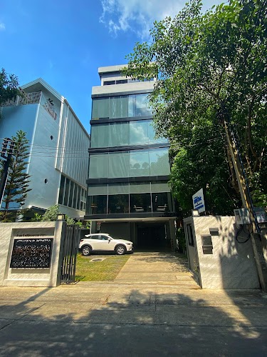 DHT Hair Clinic logo