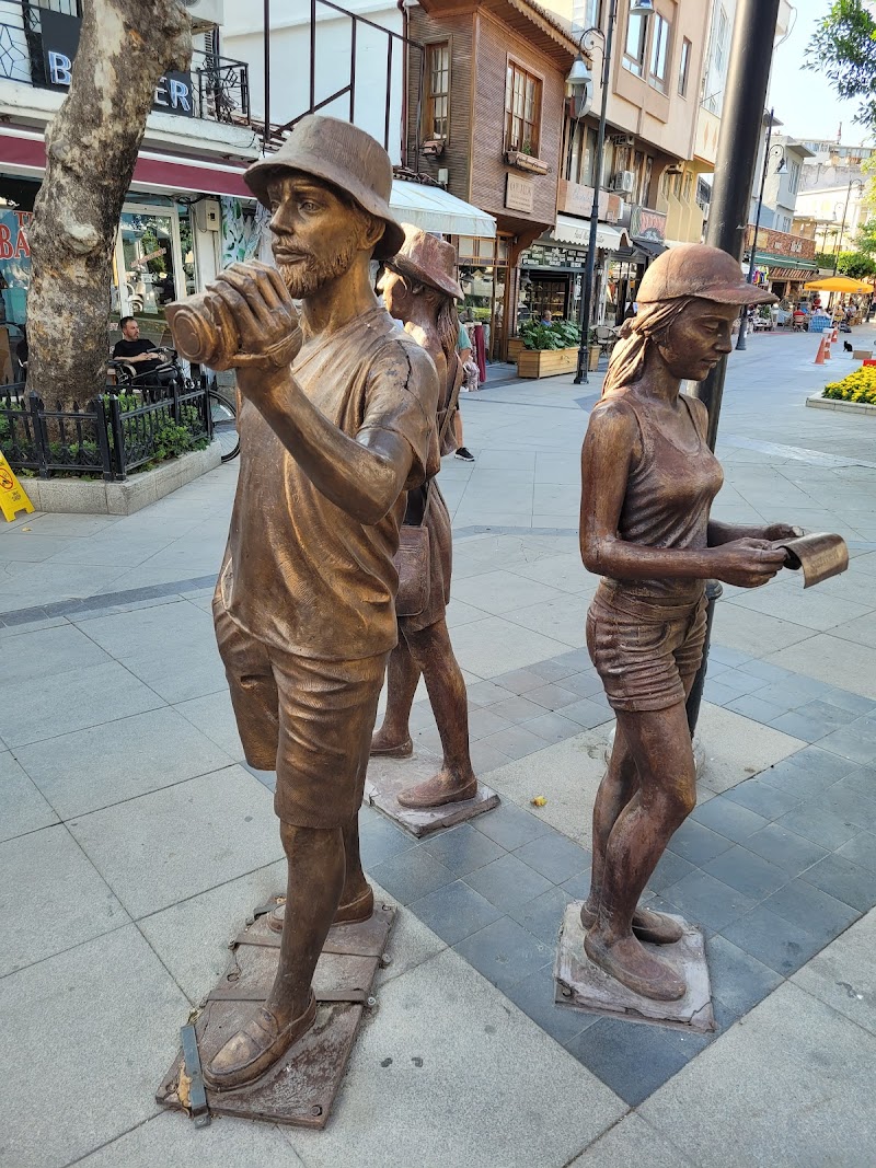 Памятник блогерам