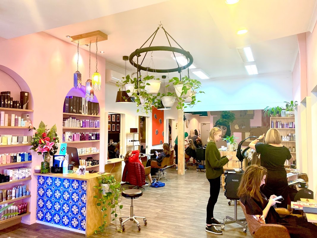 Revolution Hairdressing photo 1