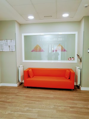 Residencia CENTRO DE DÍA PIRÁMIDES — C. de Melilla, 5, local, Arganzuela, 28005 Madrid, España