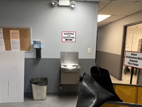 UNIQUE INDUSTRIES-LOUISVILLE MARKET C exterior