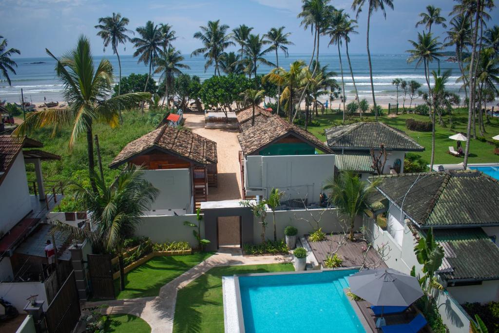 The Green Rooms Surf & Yoga Camp Sri Lanka - on the beach - Best location in Weligama - Surf Camp in Weligama