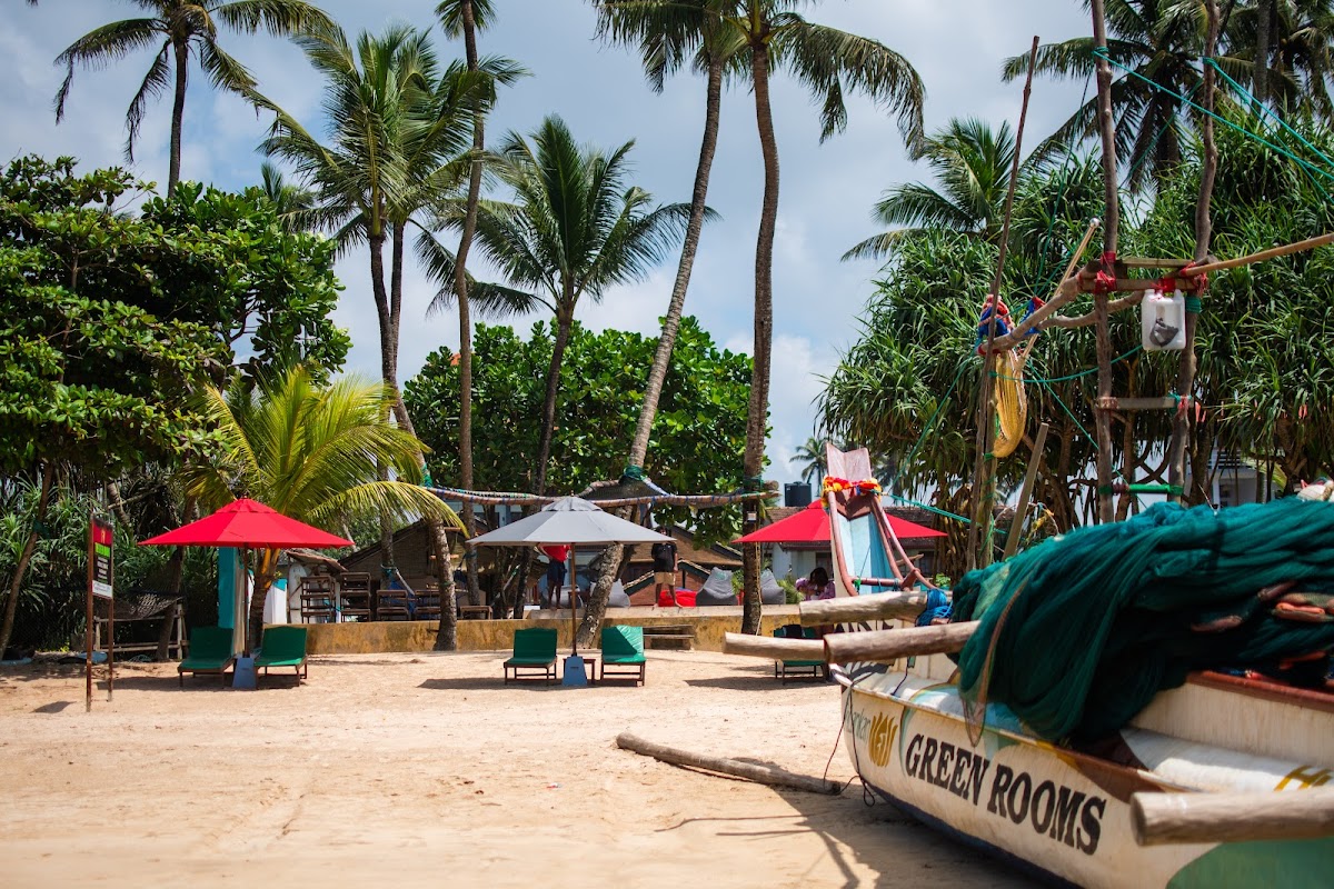 The Green Rooms Surf & Yoga Camp Sri Lanka - on the beach - Best location in Weligama - Surf Camp in Weligama — 4