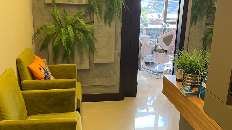 Aligner Odontologia Dra Alessandra Haliski (implante ) e Dra Sidia Coser (ortodontia)