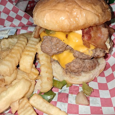 Huggy’s Grill at Wagon Wheel food truck