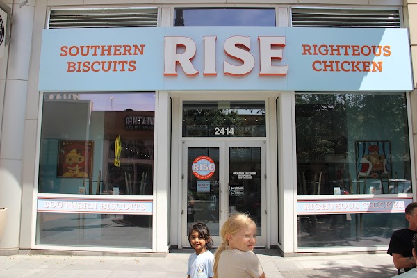 Rise Southern Biscuits & Righteous Chicken – Dallas Victory Park