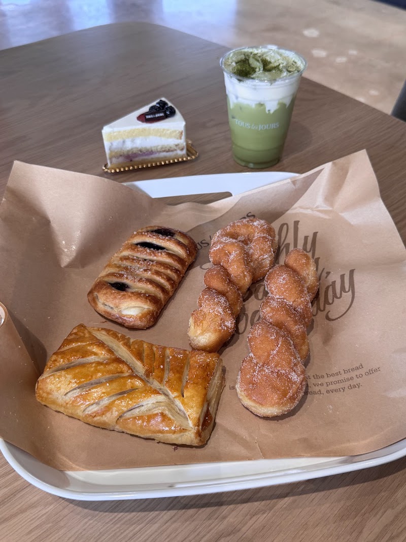 Tous Les Jours Bakery & Cafe photo 2