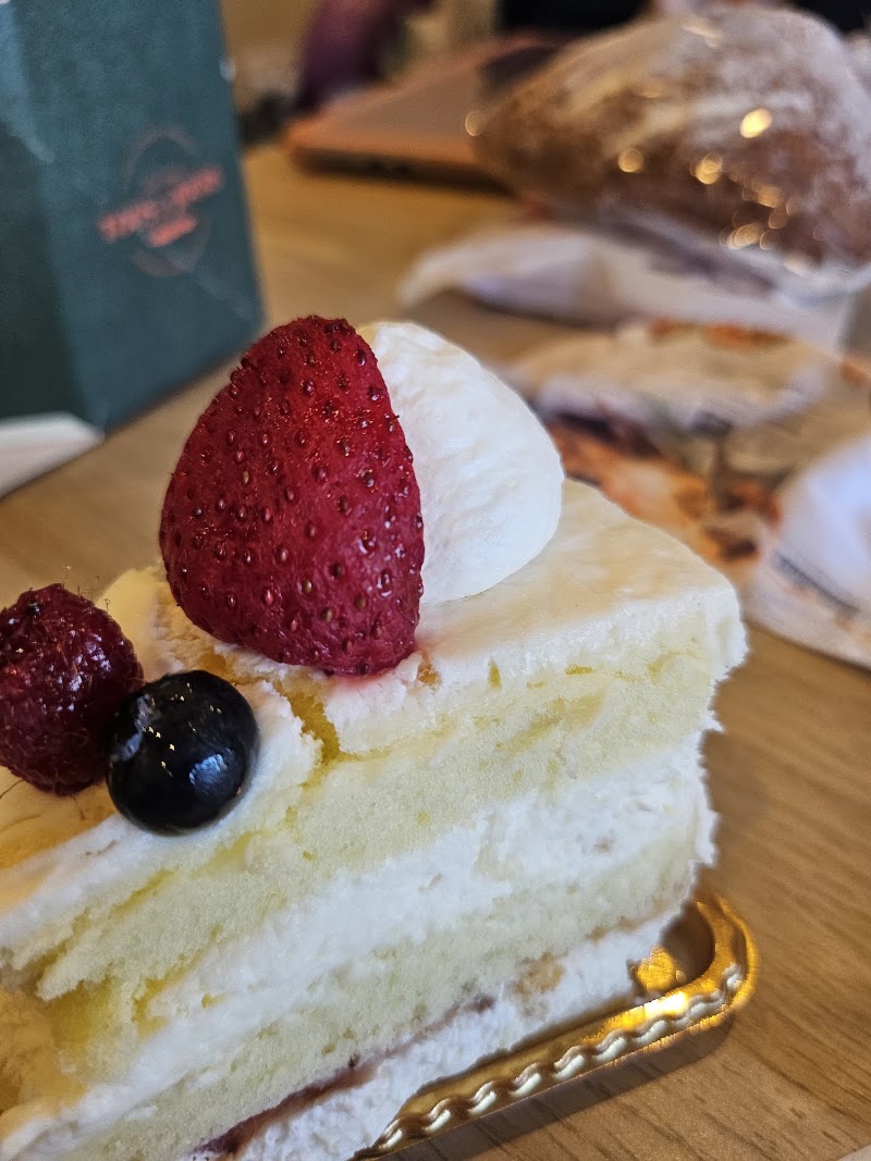 Tous Les Jours Bakery & Cafe photo 3