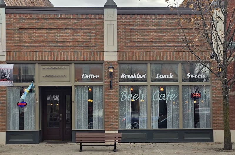 Bee's Café photo 1