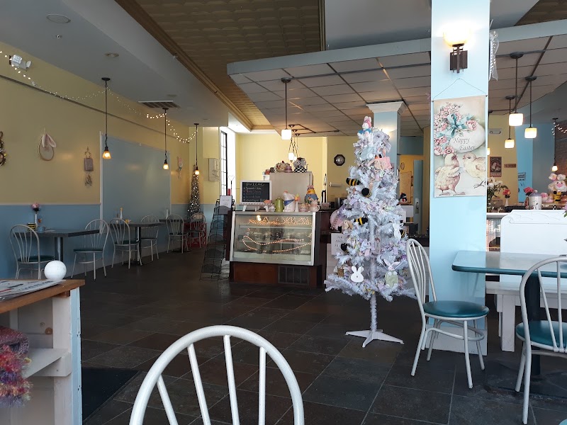 Bee's Café photo 3