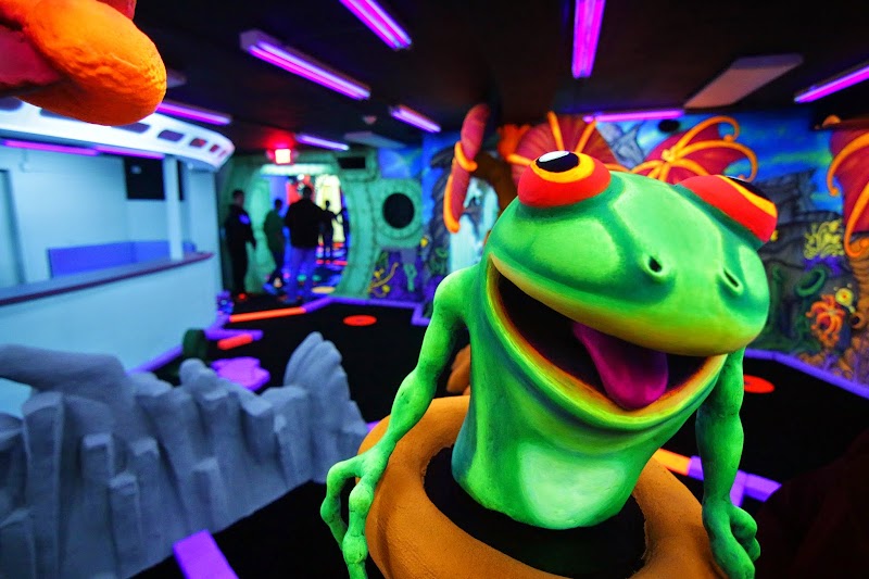 Alien Vacation Mini Golf banner