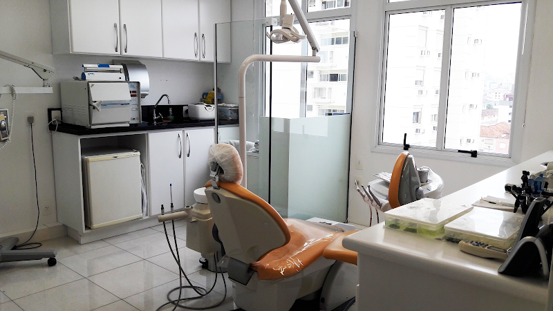 Dr. Gustavo Lummertz - Dentista Menino Deus - foto 3