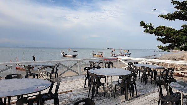 Kafe Tsunami Seafood - Photo 1