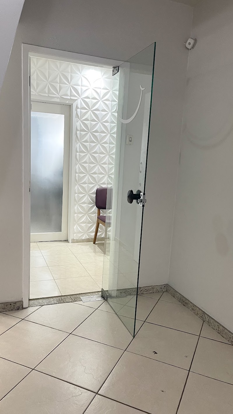 Dra. Laís Braga - Odontologia - foto 3