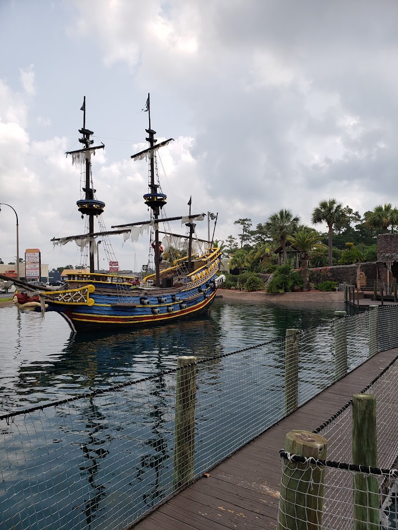 Mutiny Bay Miniature Golf banner