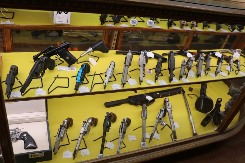 D & M Gun Sales INC photo