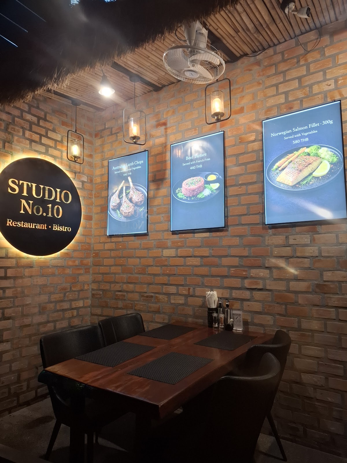 Studio No. 10 Bistro - Photo 2