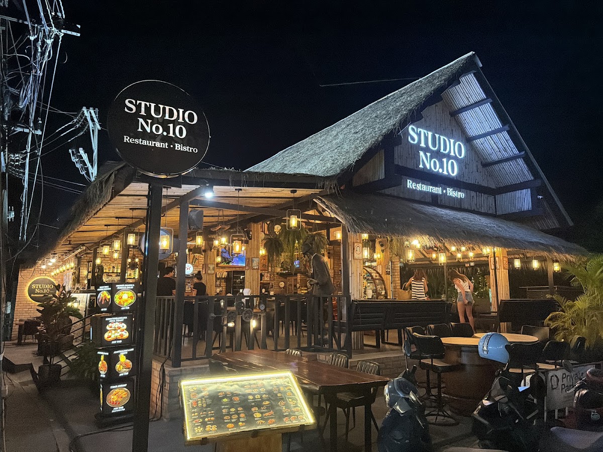 Studio No. 10 Bistro - Main view