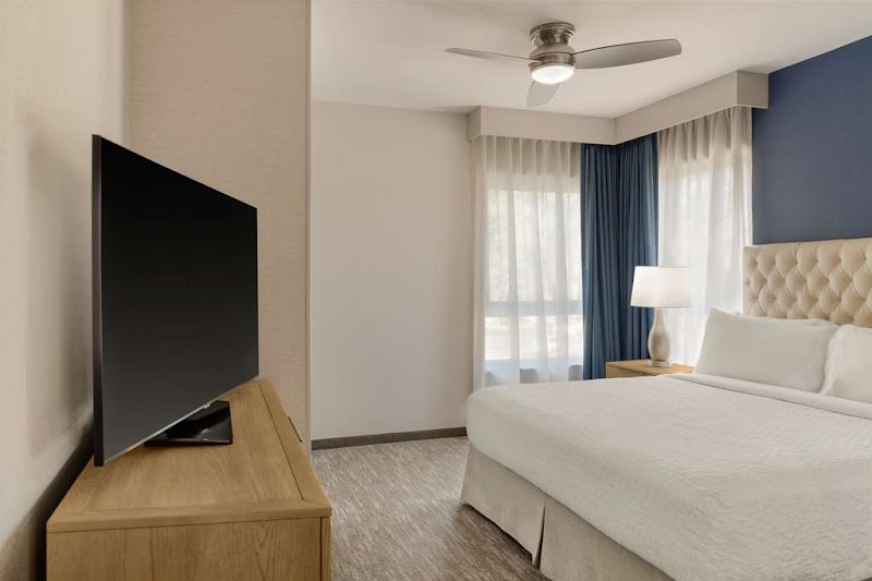 All-suite rooms with modern kitchens