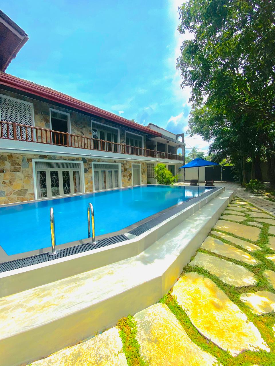 Seals Harbor Hotel