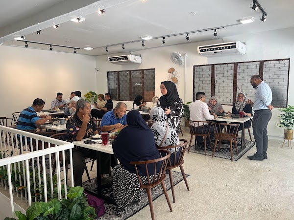 Hening.Restaurant - Photo 1