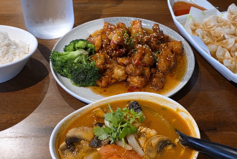 Chang Yai Thai Noodle & Cafe photo 3