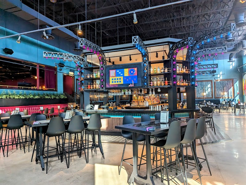 Puttshack - Addison — interior