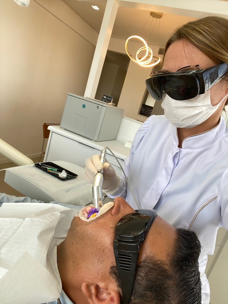 Dra. Eveli Caravelli Odontologia e Harmonização Orofacial - foto 2