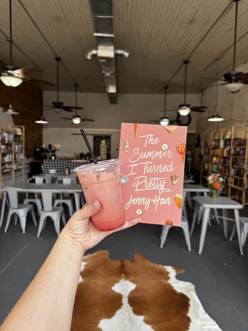 Crazy Four Books & Coffee photo 3